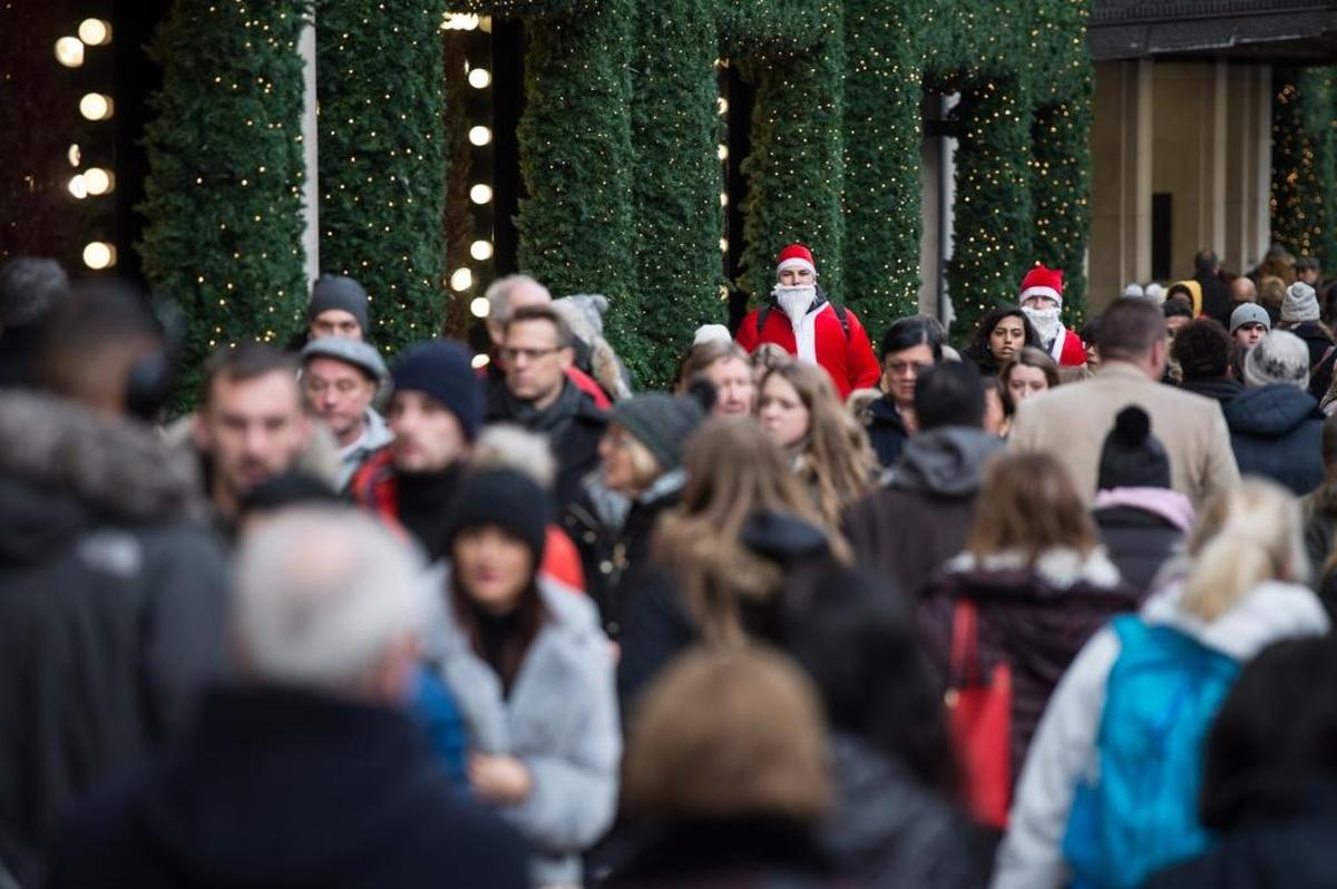 Even two Santas might not help you get your Christmas gifts in on time if you don’t act now.
