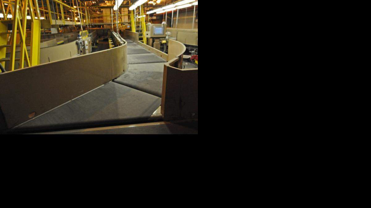 
This file photo gives a behind-the-scenes look at American Airline’s baggage system before it went into action in 2012. “Various mechanical issues” on Friday kept thousands of bags from making it onto flights.
