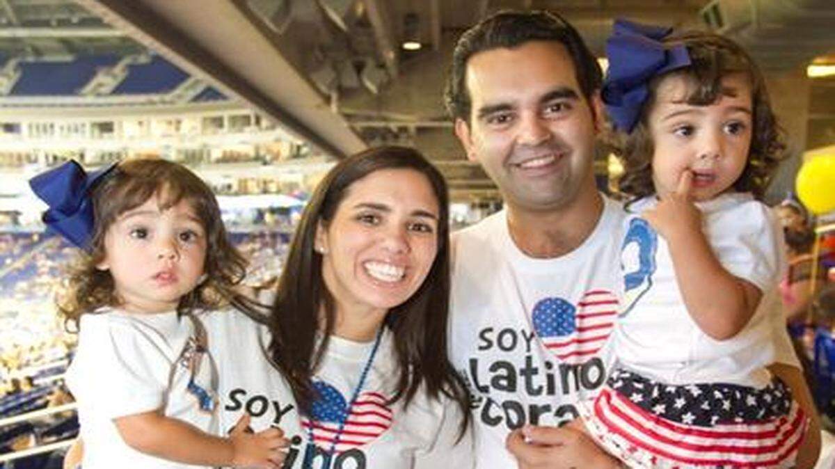 
Roberto Castro and Carla Curiel with their twin daughters, Adriana and Emilia.
