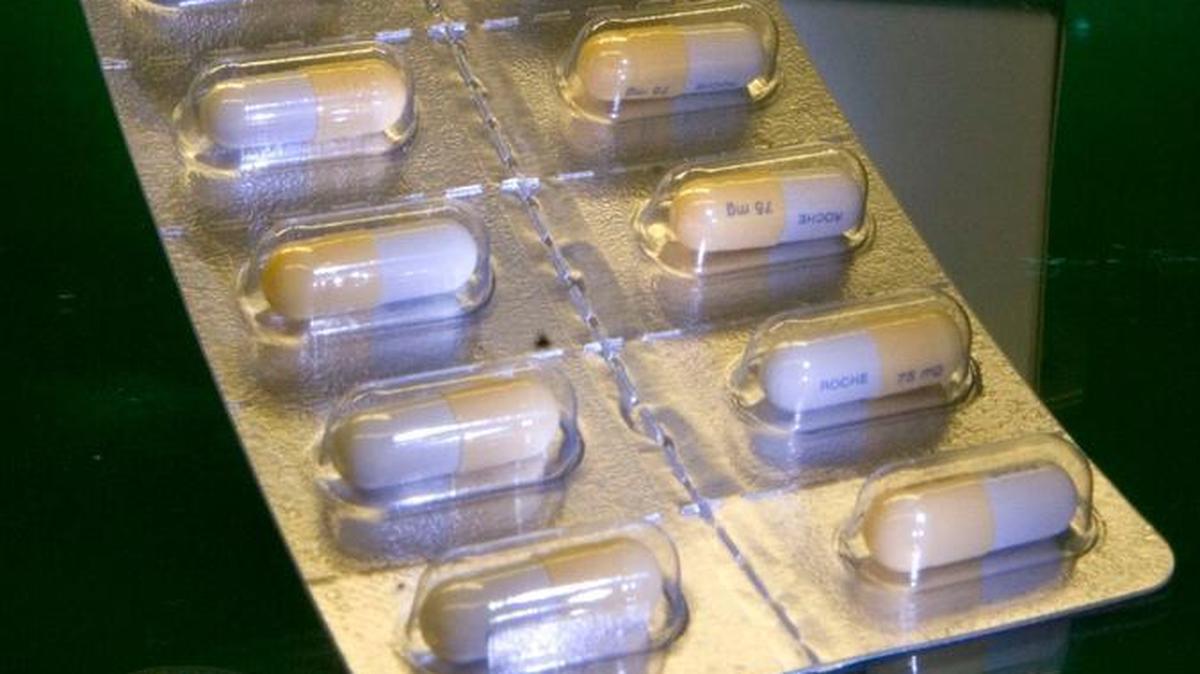 Influenza treatment Tamiflu is shown in this 2006 file photo.