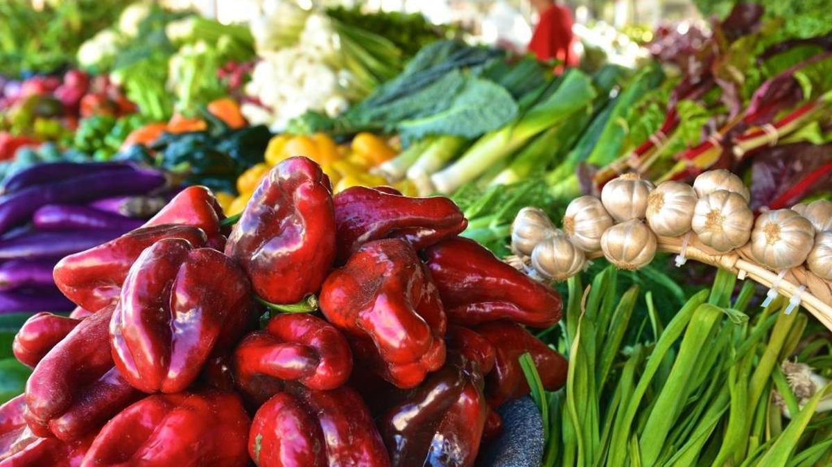 To help prevent the infection, rinse fruit and vegetables under running water unless labeled “pre-washed.”