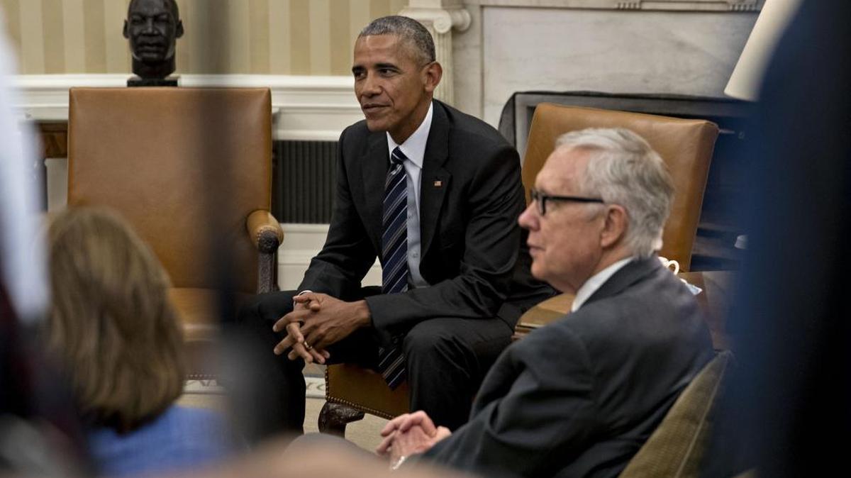 U.S. President Barack Obama, center, Senate Minority Leader Harry Reid, a Democrat from Nevada, right, and House Minority Leader Nancy Pelosi, a Democrat from California, wait as members of the media walk out following a meting in the Oval Office of the White House in Washington, D.C., U.S., on Monday, Sept. 12, 2016. The group discussed priorities for the remainder of the September congressional session including a Zika virus funding bill and that a government shutdown can be avoided.
