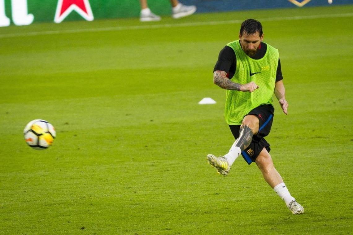 FC Barcelona’s Lionel Messi practices free kicks during an open practice at Hard Rock Stadium on Fri., July 28, 2017.