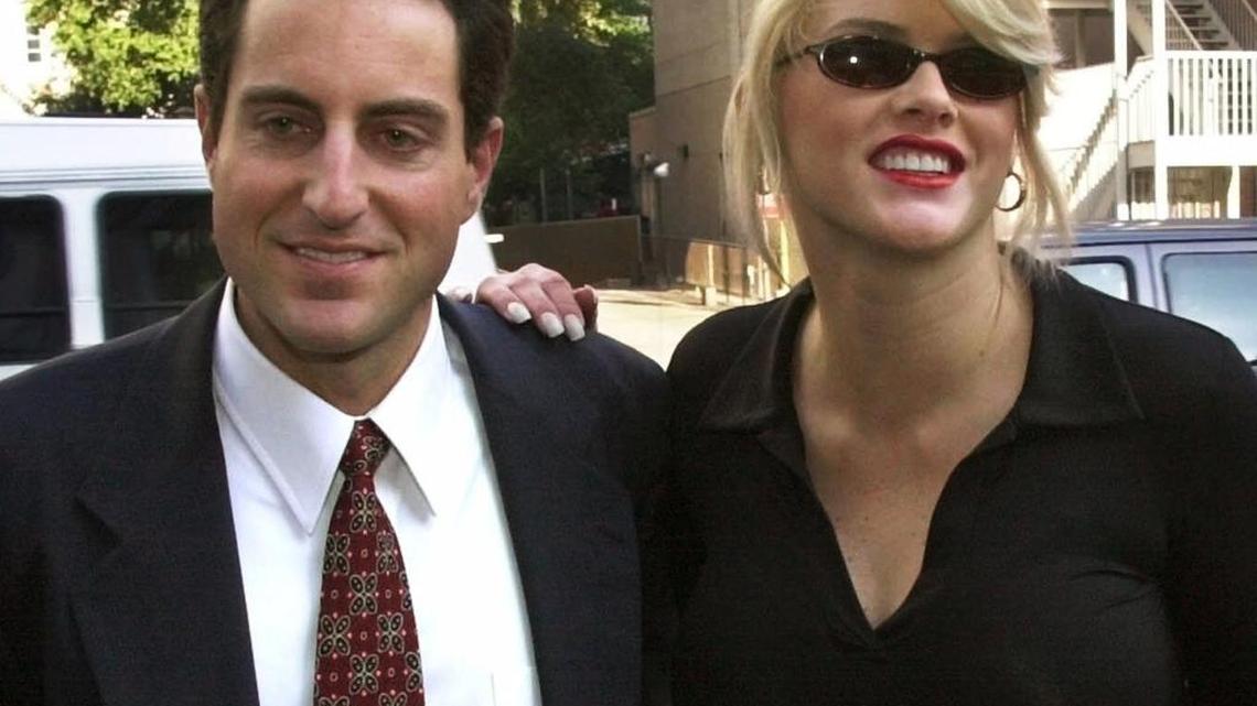 In this Oct. 2, 2000 file photo, Anna Nicole Smith, right, smiles as she walks to the courthouse with her attorney Howard K. Stern in Houston. Attorneys in the Anna Nicole Smith drug conspiracy trial are set with final arguments aimed at swaying jurors in reaching a complicated and crucial set of verdicts that will affect two doctors and the deceased model's former boyfriend.