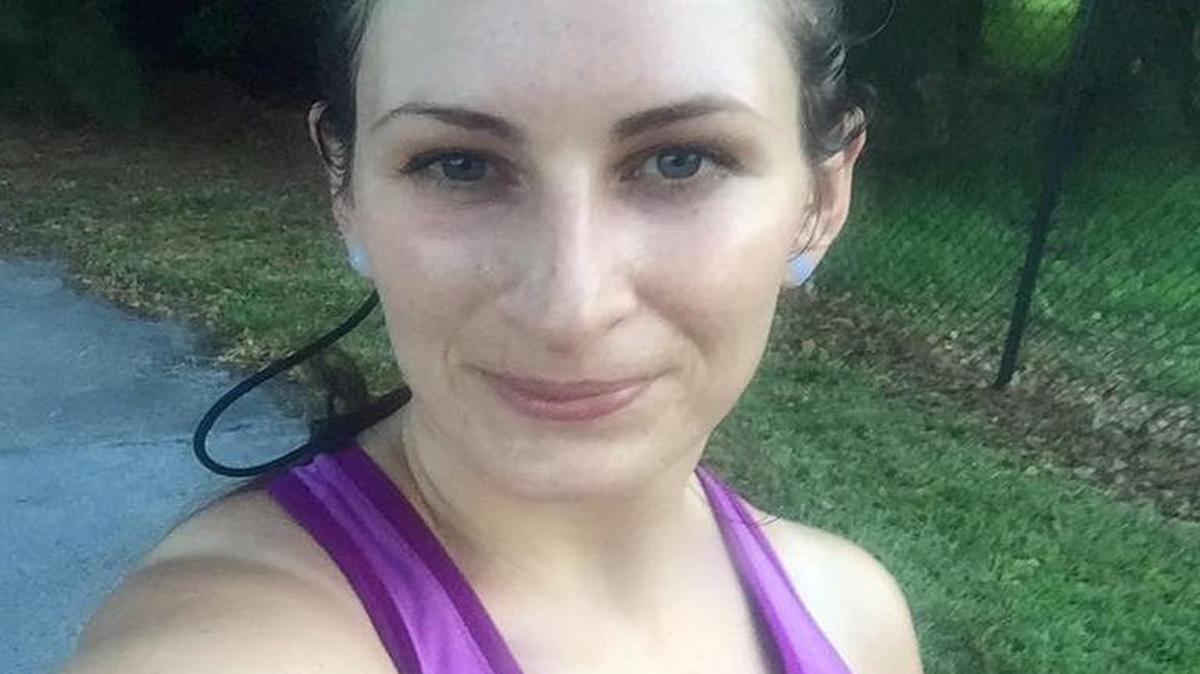 Michelle Kirk took this photo after a man stopped her to say she needed a better sports bra. The photo has since gotten thousands of likes and hundreds of comments.