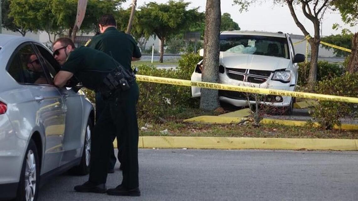 Gunman and Broward deputy trade shots after man wounded at nightclub ...