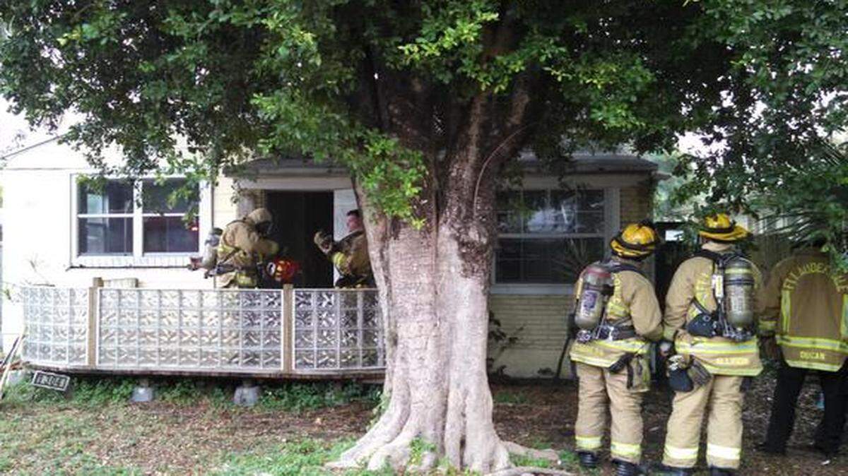 
Firefighters perform a secondary search for victims at a home at 1304 NE Second Ave. on Tuesday, Nov. 18, 2014.
