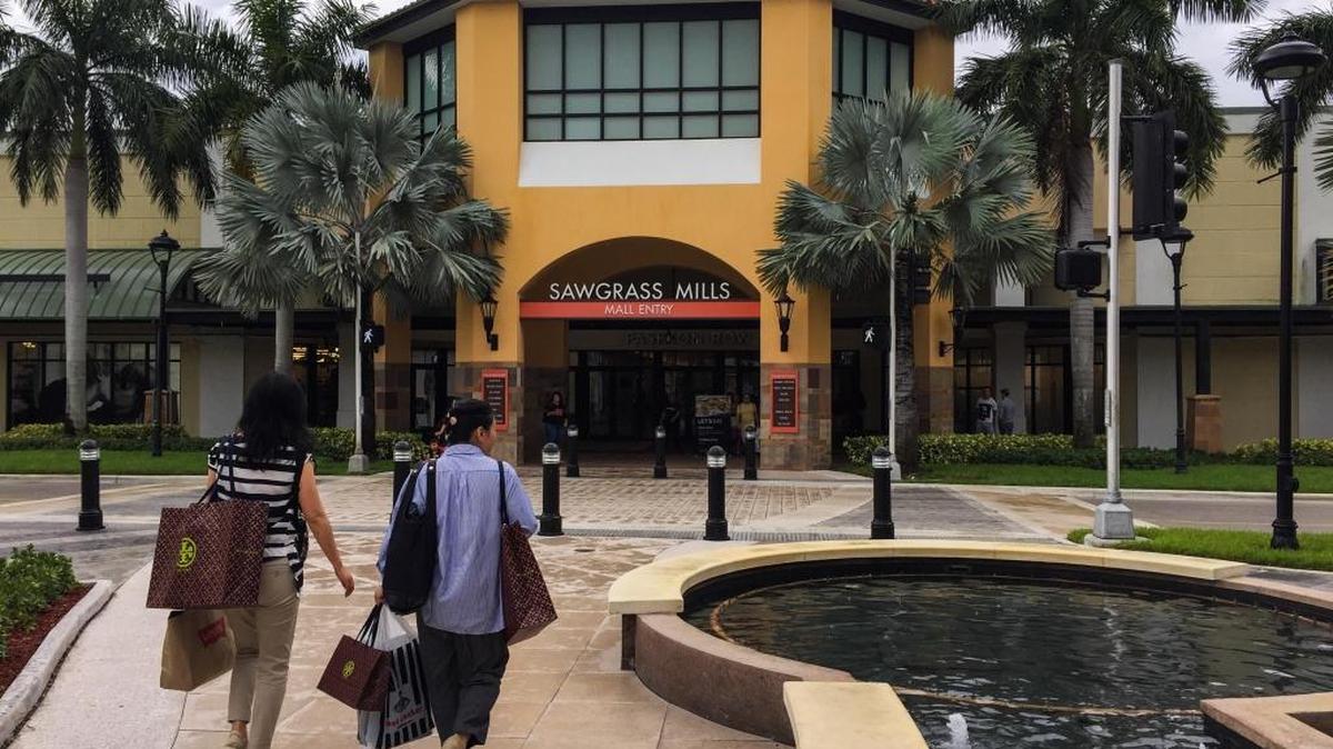 Shoppers at Sawgrass Mills mall in Sunrise after it reopened on Saturday, June 10, 2017. The Mall had been closed for since Wednesday because of flooding.