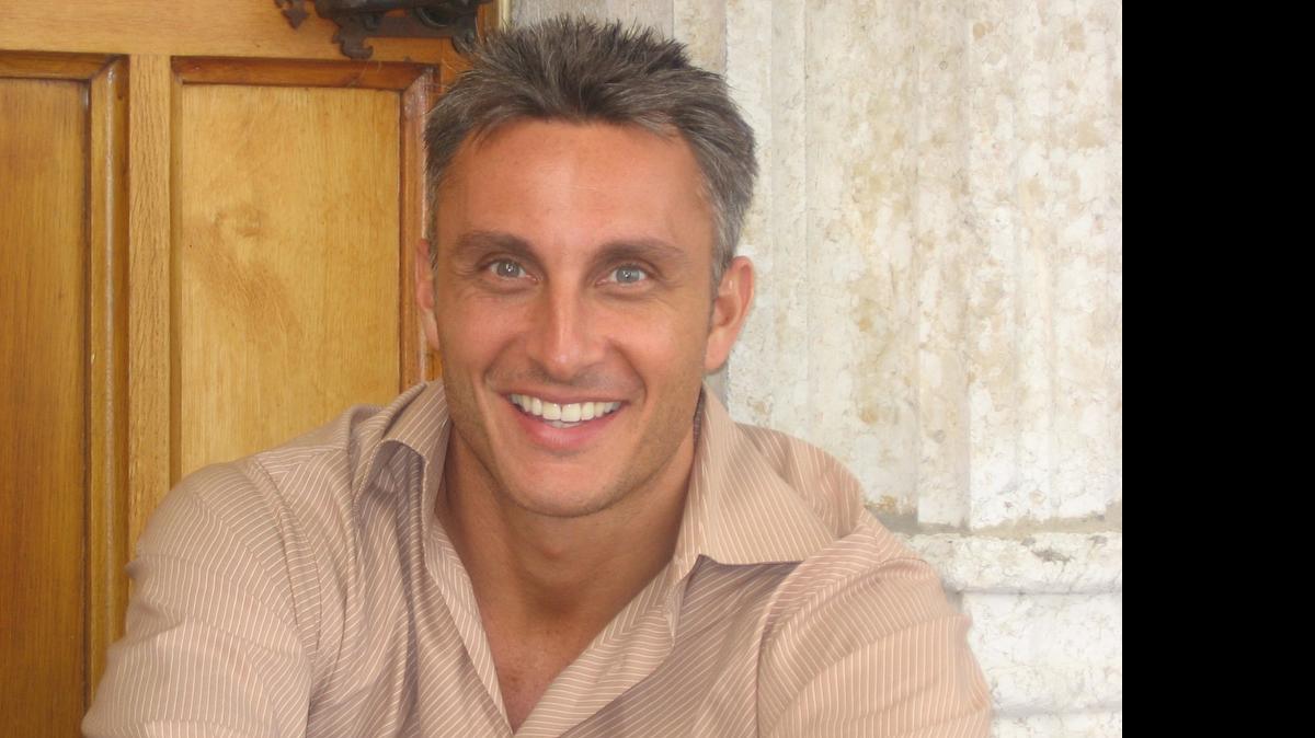 
 Tullian Tchividjian 
