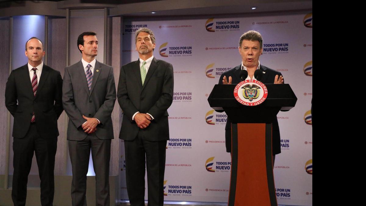 
Colombian President Juan Manuel Santos (at podium) joins U.S. Attorney in Miami Wifredo Ferrer (second from left) and other offiicials in a joint announcement in Bogotá on Tuesday on the indictments and arrests of 17 members of a major Colombian drug-trafficking organization known as the Clan Úsuga.
