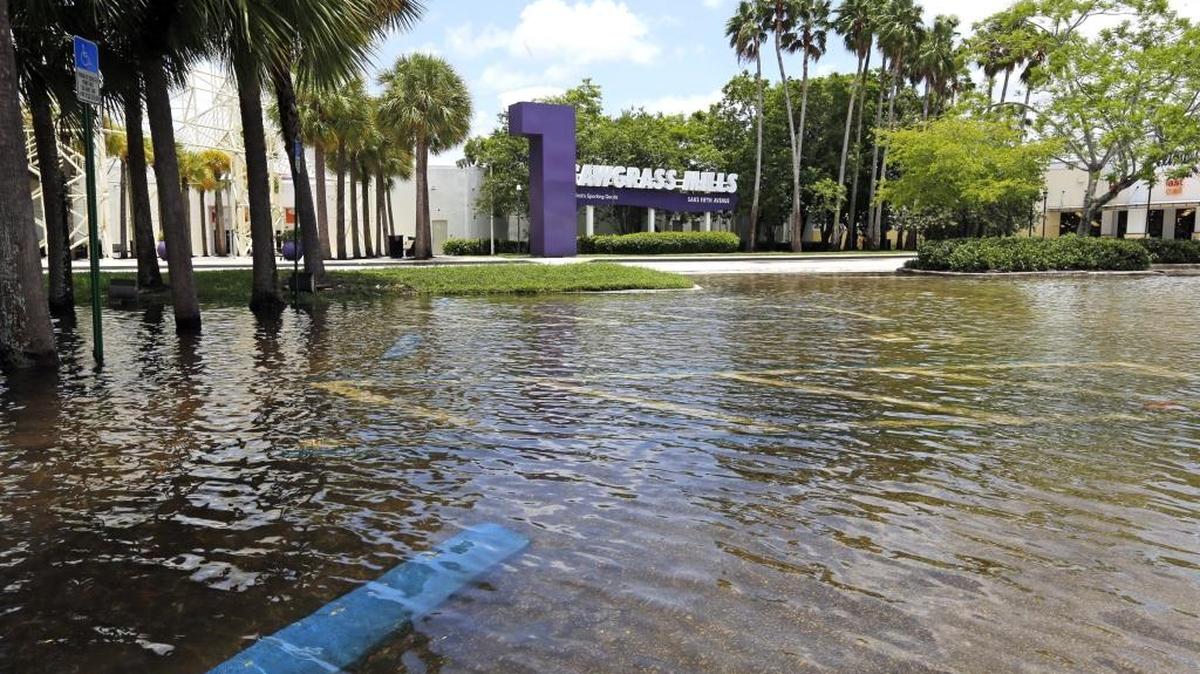 Flooding at Sawgrass Mills mall closed the mall for the third day in a row on Friday, June 9.