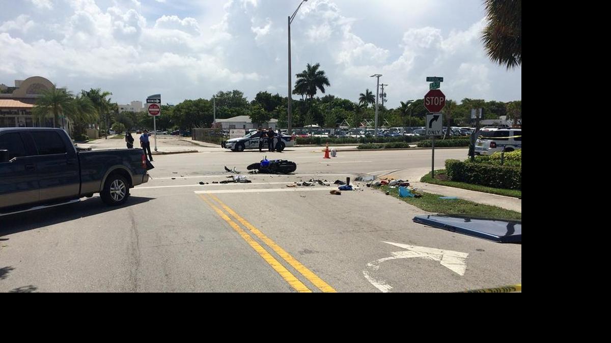 
A motorcycle and a truck collided Sunday afternoon at Federal Highway and Southeast 15th Street in Fort Lauderdale, leaving one man dead.
