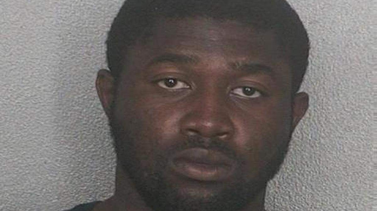 
Andrew Simmons, 26, of Oakland Park is being sought in connection with the shooting of a sailor in North Lauderdale.
