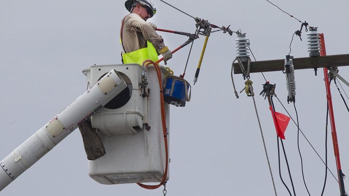 FPL is working to restore power in a Fort Lauderdale neighborhood after a truck hit some residential power lines Saturday afternoon.