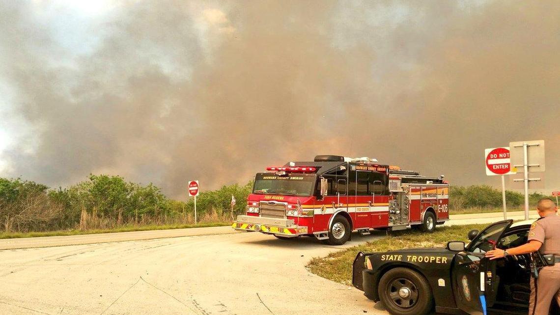 Wildfire closes parts of Alligator Alley.