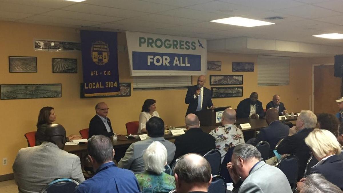 Tim Canova (center) moderates a forum for the candidates running for Florida Democratic Party chair. From Left: Lisa King, Alan Clendenin, Leah Carius, Dwight Bullard and Stephen Bittel.