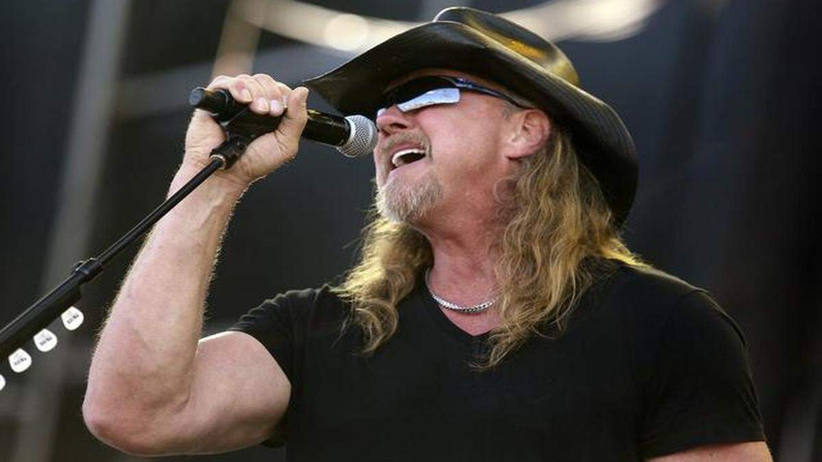 
Country music star Trace Adkins sings to a cheering crowd attending the 2015 Rock the Ocean's Tortuga Music Festival at Fort Lauderdale Beach Park on Saturday, April 11, 2015. Named for the turtles that nest on that beach, the two-day event continues Sunday, April 12, 2015. Since its 2013 debut, the event has raised nearly $200,000 for marine conservation organizations.
