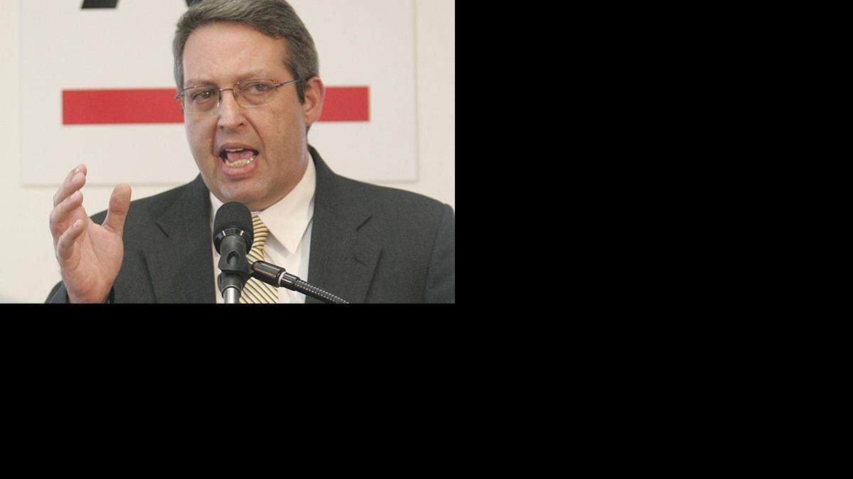 
Shut out of televised debates, Libertarian candidate for governor Adrian Wyllie filed a federal lawsuit Thursday that seeks to force the Florida Press Association and Leadership Florida to allow him onstage with Gov. Rick Scott and Democrat Charlie Crist next week.
