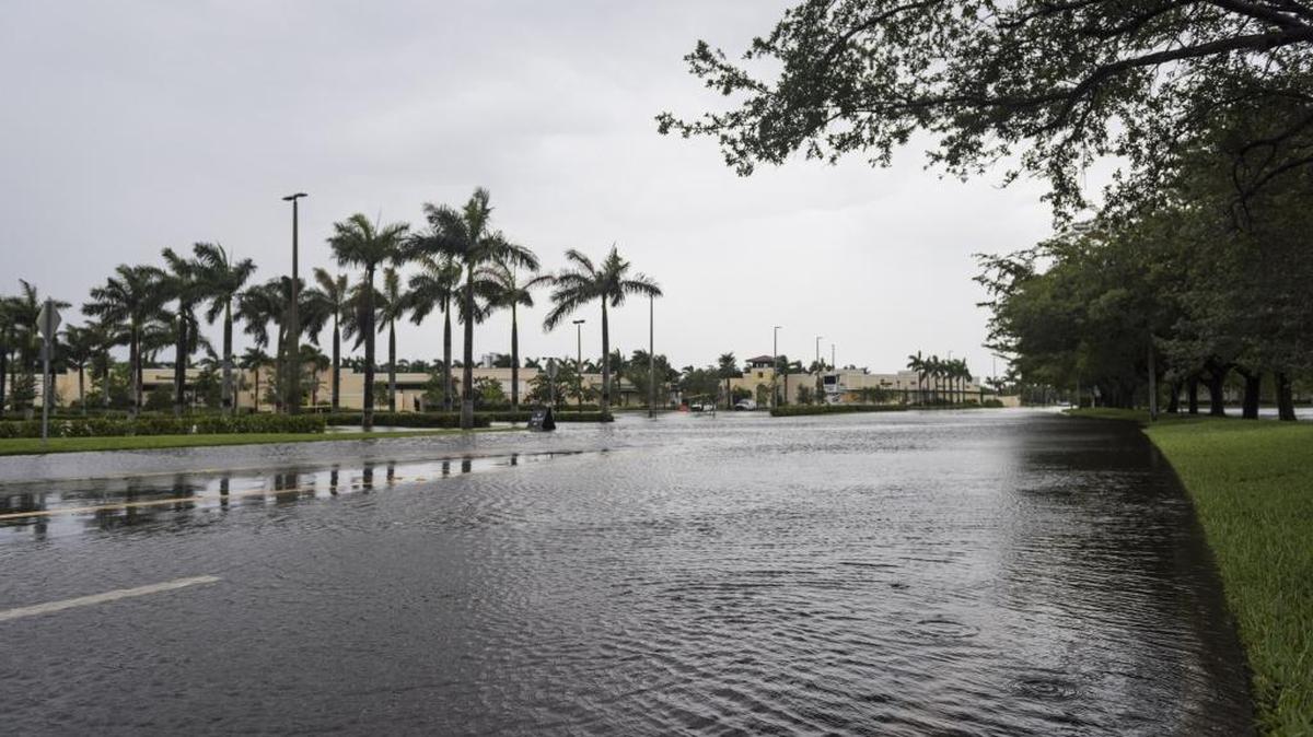 Sawgrass Mills’ parking lots remain flooded after heavy Monday and Tuesday rains.