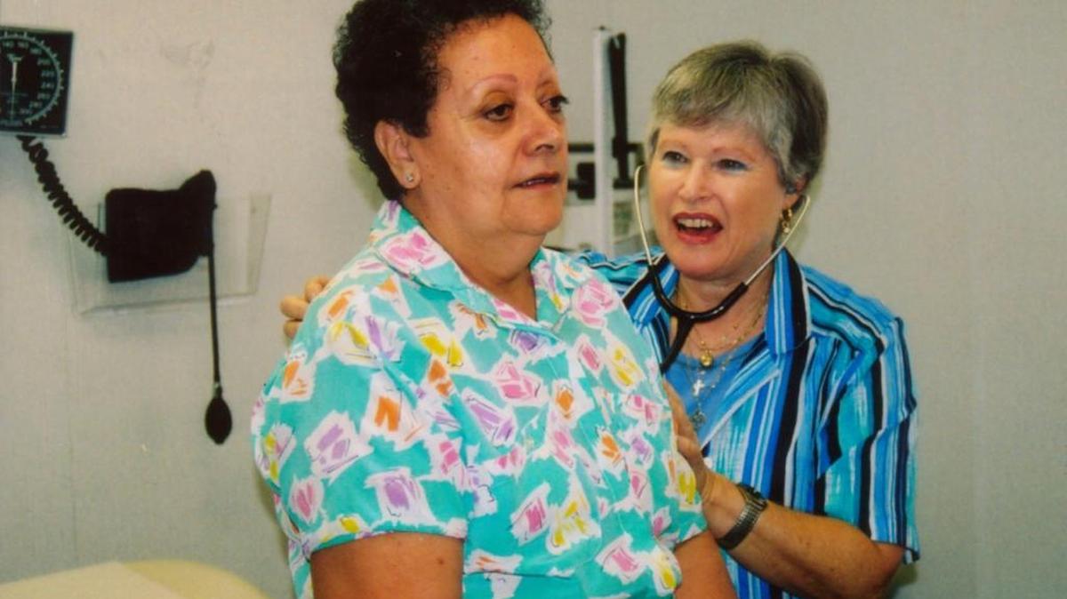 Dr. Leslie Polland, a volunteer, listens to Laura Tuberquia’s breathing at Florida City’s Good News Care Center, March 23, 2005.