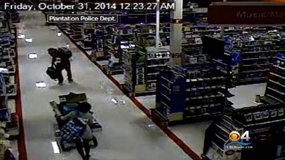 
Surveillance footage shows two people stealing from a Target in Plantation on Oct. 30, 2014.
