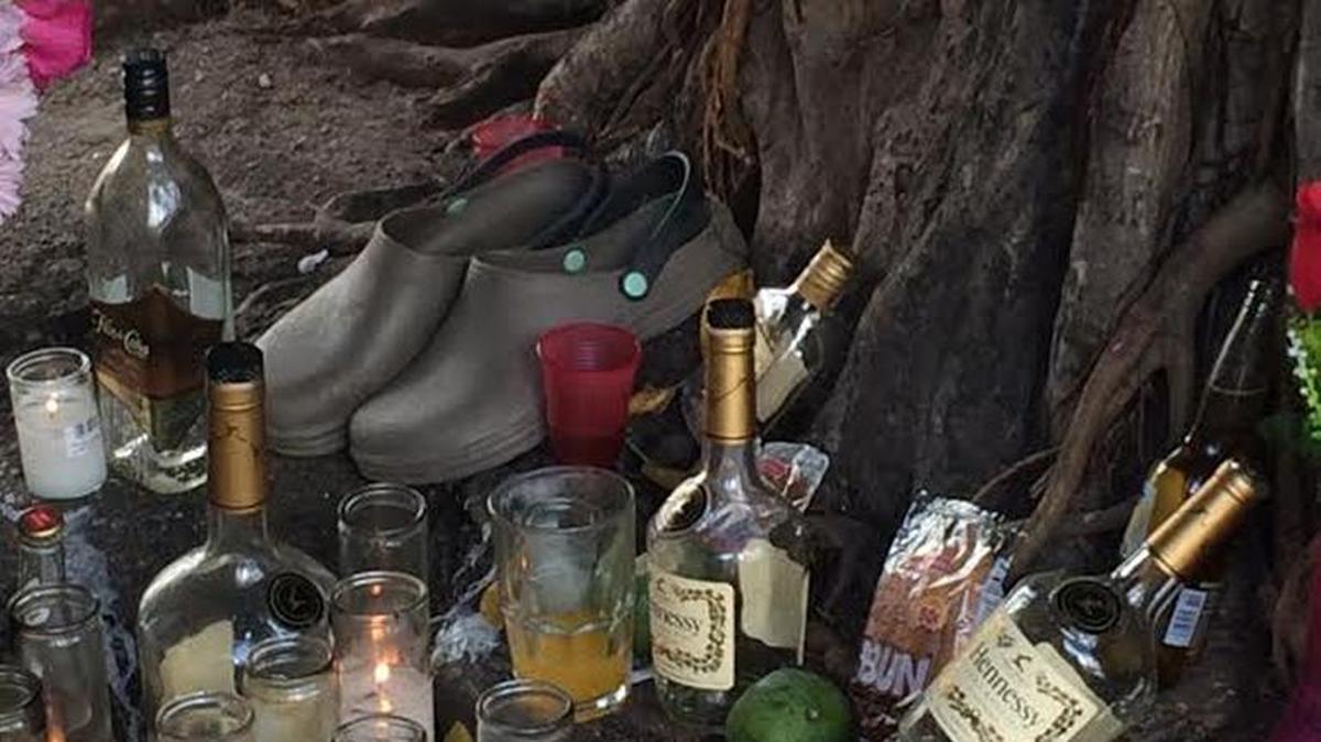 A makeshift memorial for Larry Navarro.
