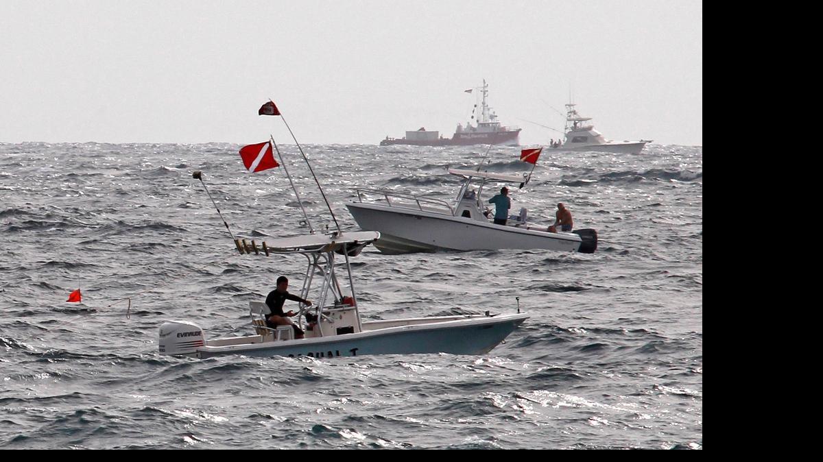 
Boaters brave choppy waters and other risks to dive for lobsters during the two-day Florida lobster mini-season, which begins on Wednesday.
