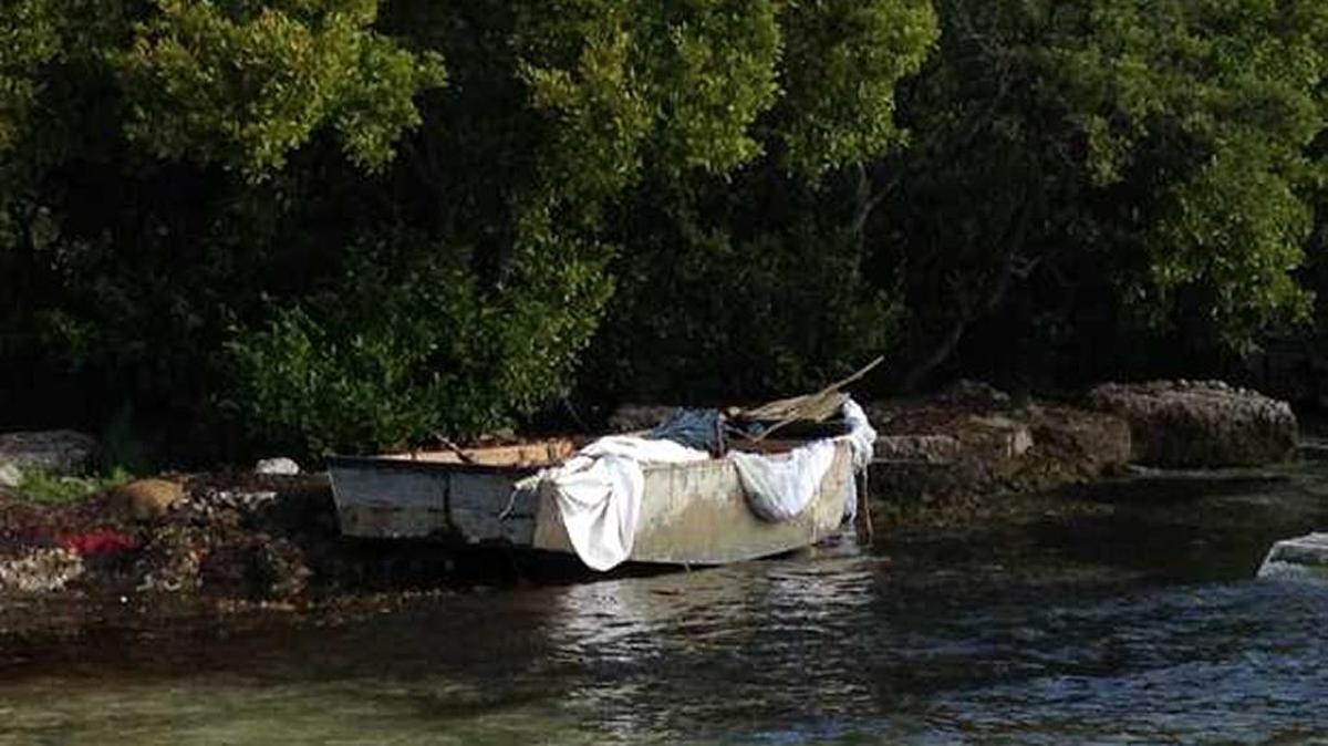 Nine migrants arrived in Key Largo in this boat.