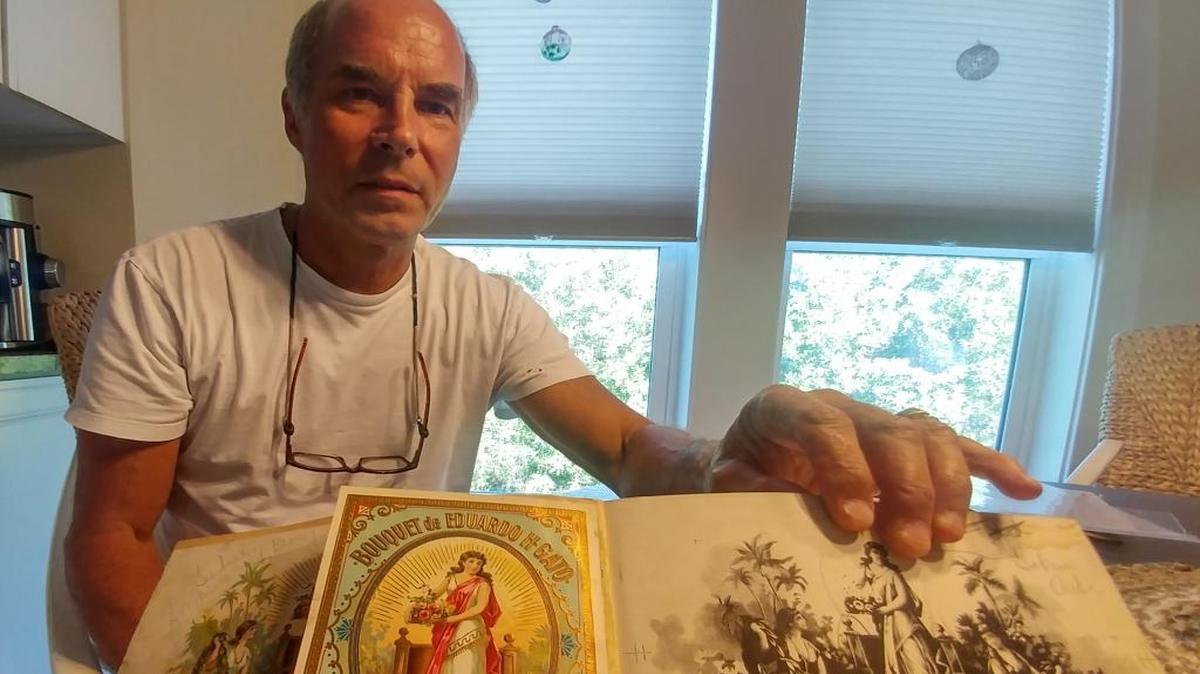 Andrew Bulla bought this Gato cigar label sketch book from an online dealer.