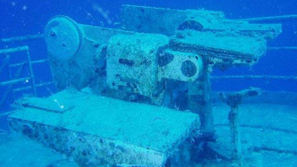 
This photo from October 2009 shows algae growing on the USS Vandenberg, which was sunk as an artificial reef in May 2009.