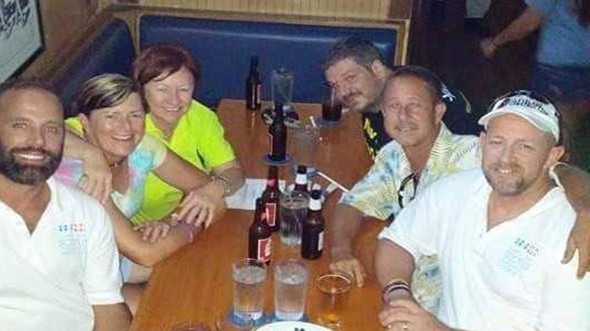 
Gathered for some drinks are (from left) Aaron Huntsman, Christine Forster, Virginia Edwards, Robert Kelly, Mark Ebenhoch and William Lee Jones. 
