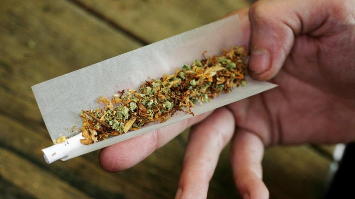 Miami police officers will now the discretion to issue fines — instead of making an arrest — for possession of less than 20 grams of marijuana.