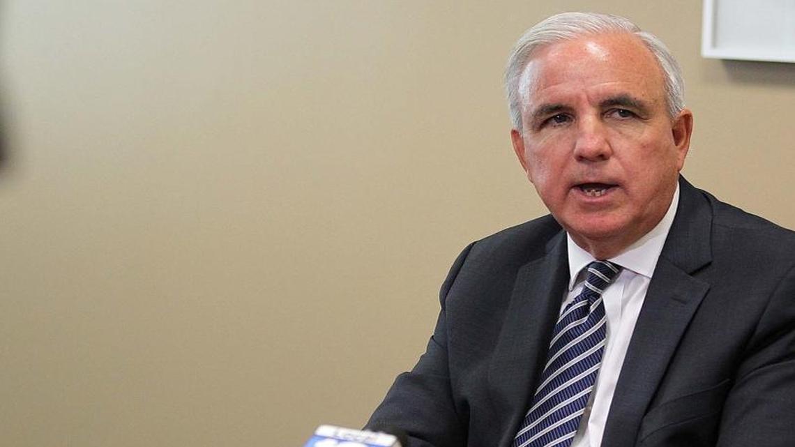 Miami-Dade County Mayor Carlos Gimenez holds an 18-percentage-point lead in his re-election bid as Miami-Dade County mayor, according to a new public-opinion poll, but needs to bolster support among traditional Democratic voters to win the non-partisan race outright.