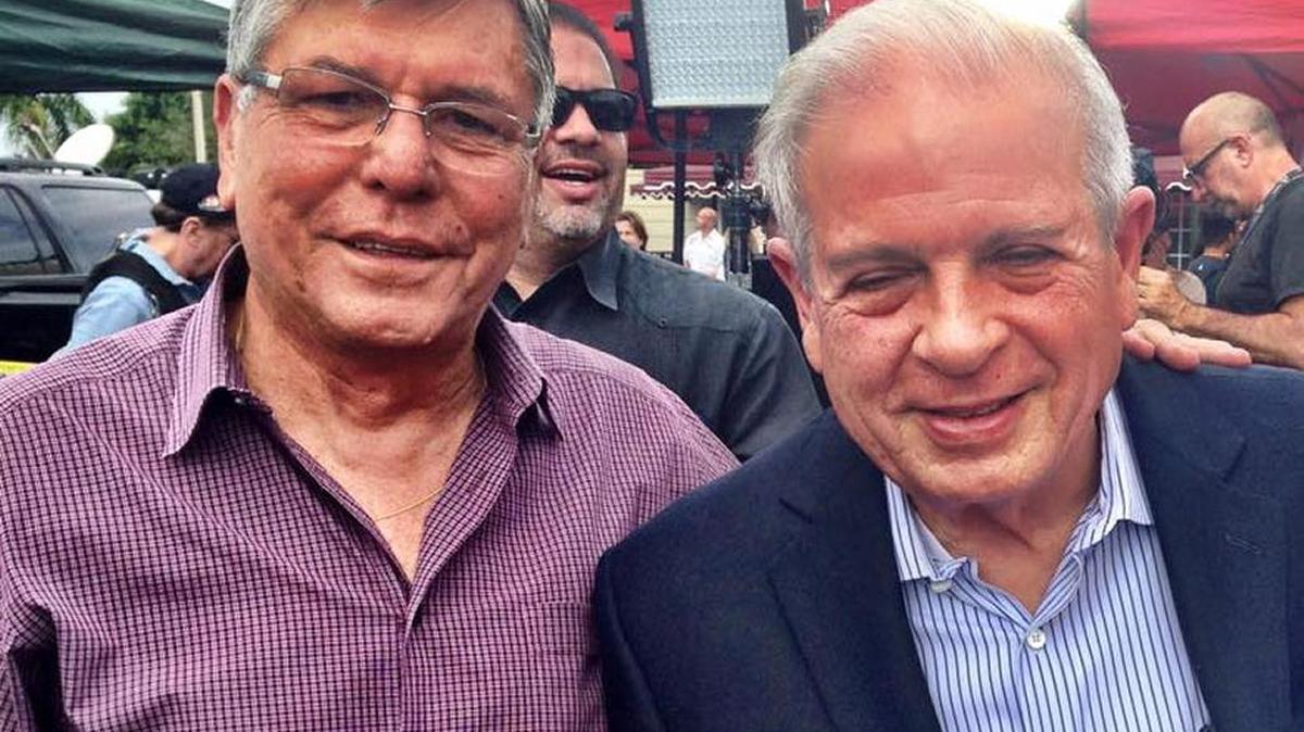 Manolo Reyes (left) with Miami Mayor Tomas Regalado