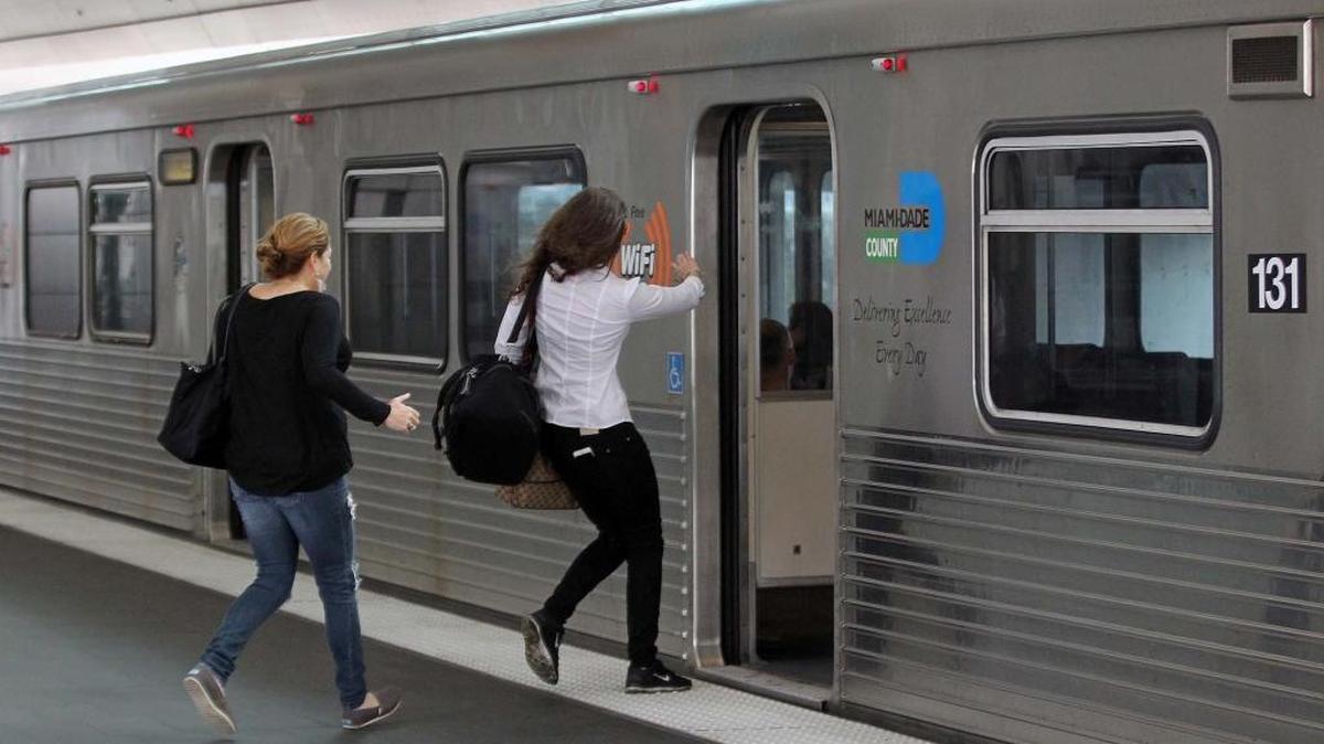 Miami-Dade commissioners agreed next year’s property taxes will be no higher than they are this year, even though the result probably will be cuts in the county transit budget.