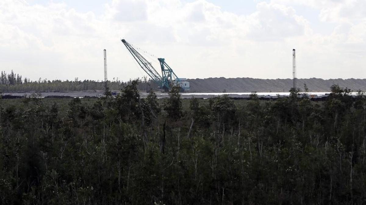 Despite a 1999 ban on blasting within Miramar, residents continue to experience seismic effects from nearby rock-mining activities.