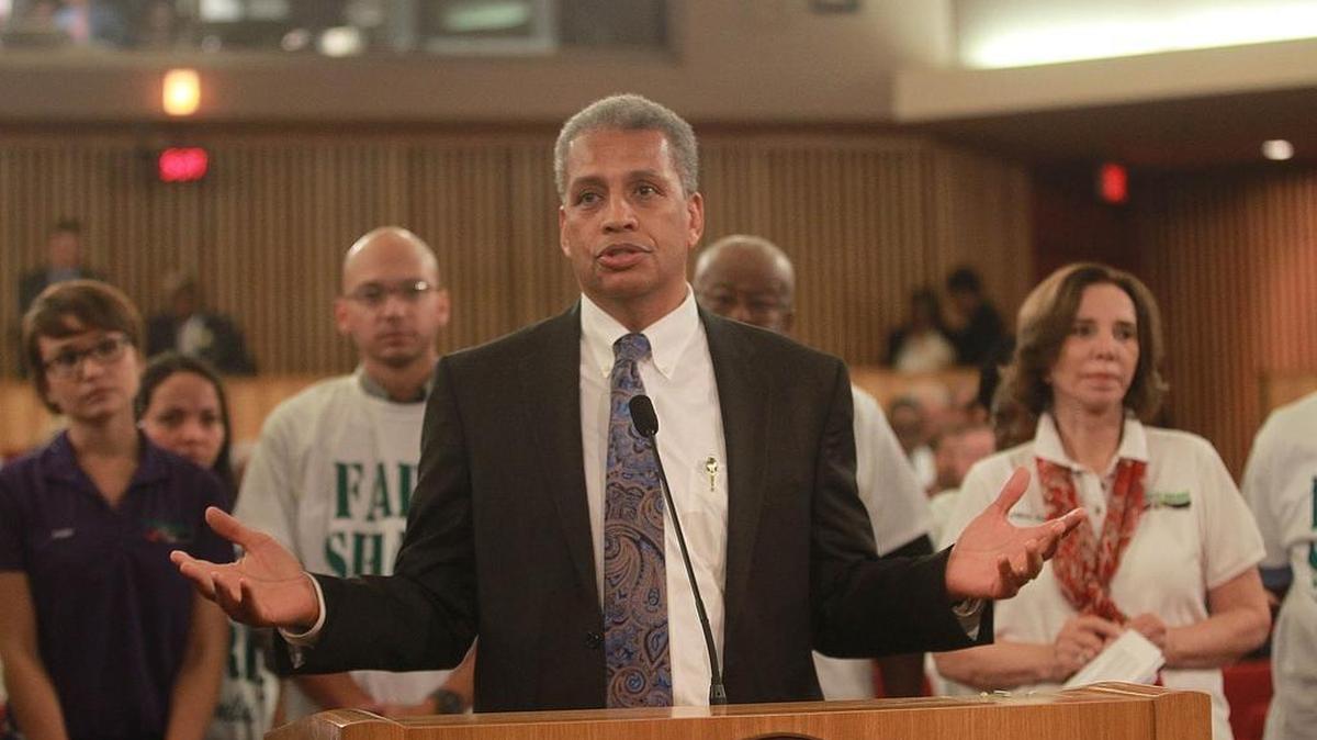 
Daryl Jones, center, chairman of Farm Share talks to commissioners at the yearly Miami-Dade County budget hearing on Thursday, Sept. 3, 2015.

