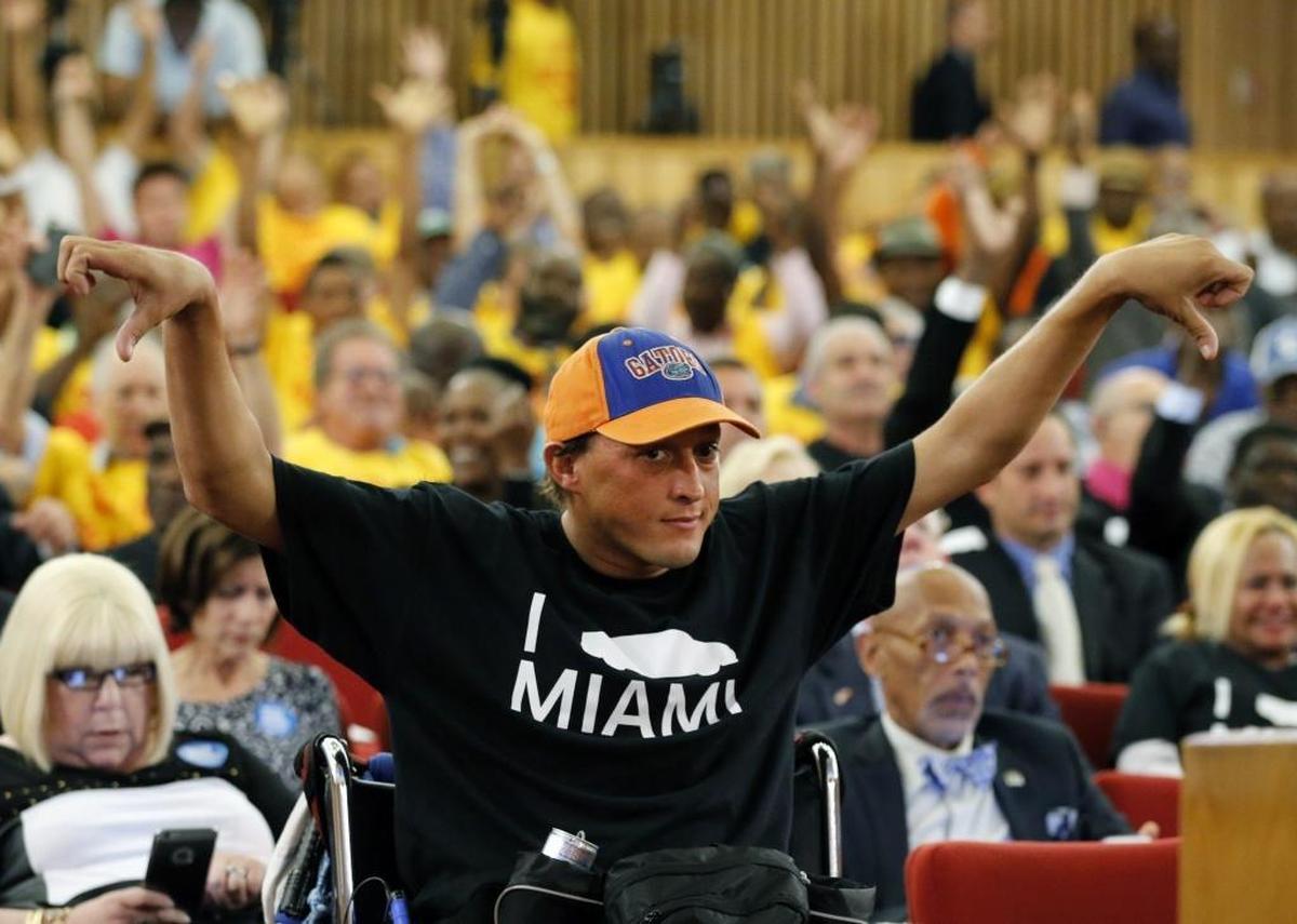 Chaunce O’Connor holds thumbs down for comments made against Uber support as the public speaks during a final vote in the Miami-Dade commission for legislation that would legalize Uber, Lyft and other ride-hailing services in the county on Tuesday, May 3, 2016.