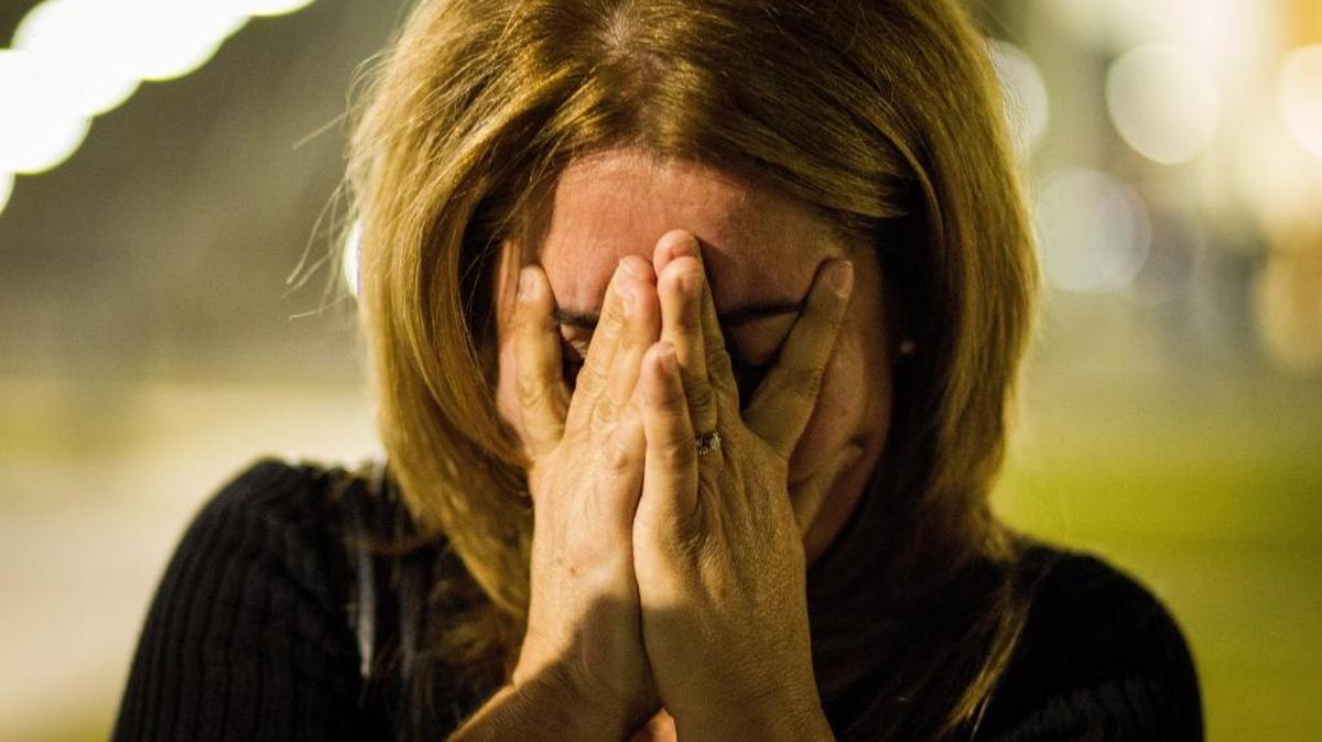 Witness Dania Garlobo cries after speaking about the bridge collision at Florida International University on Thursday, March 15, 2018.