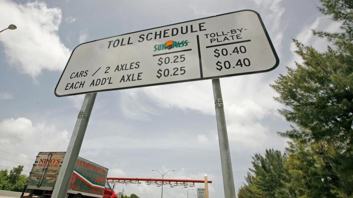 A view of the new toll system of Snapper Creek Expressway, one of five toll highways managed by the Miami-Dade Expressway Authority. A Florida bill would transfer the Snapper Creek and four other MDX roads to a new entity, the Greater Miami Expressway Agency.
