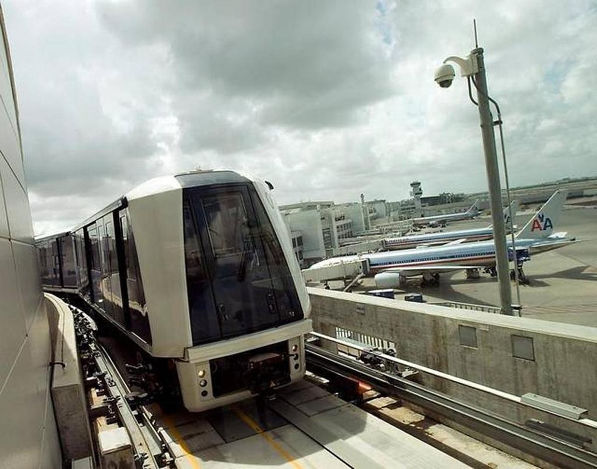 El Skytrain empezó a funcionar en 2010 en el Aeropuerto Internacional de Miami.