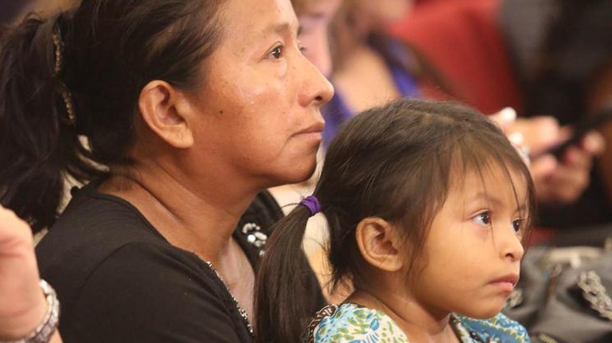Lucia de la Cruz and her 3-year-old daughter Diana Jimenez attend a September 2015 meeting where Miami-Dade commissioners unanimously approved a resolution to create a municipal identification card for county residents that would allow them to obtain public services such as membership to public libraries. De la Cruz, who is undocumented, hasn’t been able to obtain a membership to Homestead’s public library branch, despite the fact that she’s lived in the city for 15 years.
