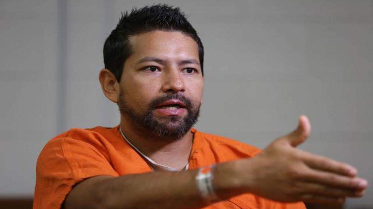 
Once a government informant along the U.S.-Mexico border, Jorge Amaya is now in immigration detention in Florida, awaiting deportation. 
