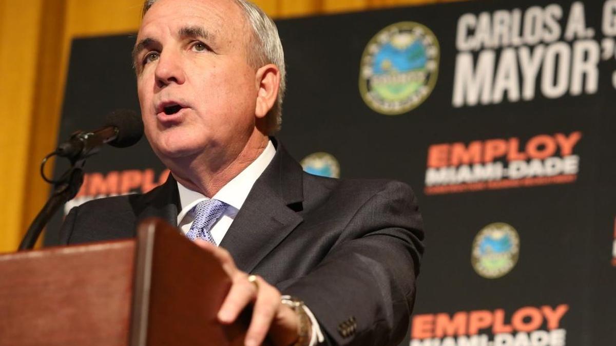 Miami-Dade Mayor Carlos Gimenez is running first among seven mayoral candidates but was chosen by only 35 percent of voters in a Bendixen & Amandi International poll.