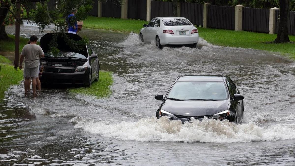 
Flooding slows down drivers near the Village of Kings Creek Condos at Southwest 81st Street and 83rd Court in Miami-Dade County on Monday.
