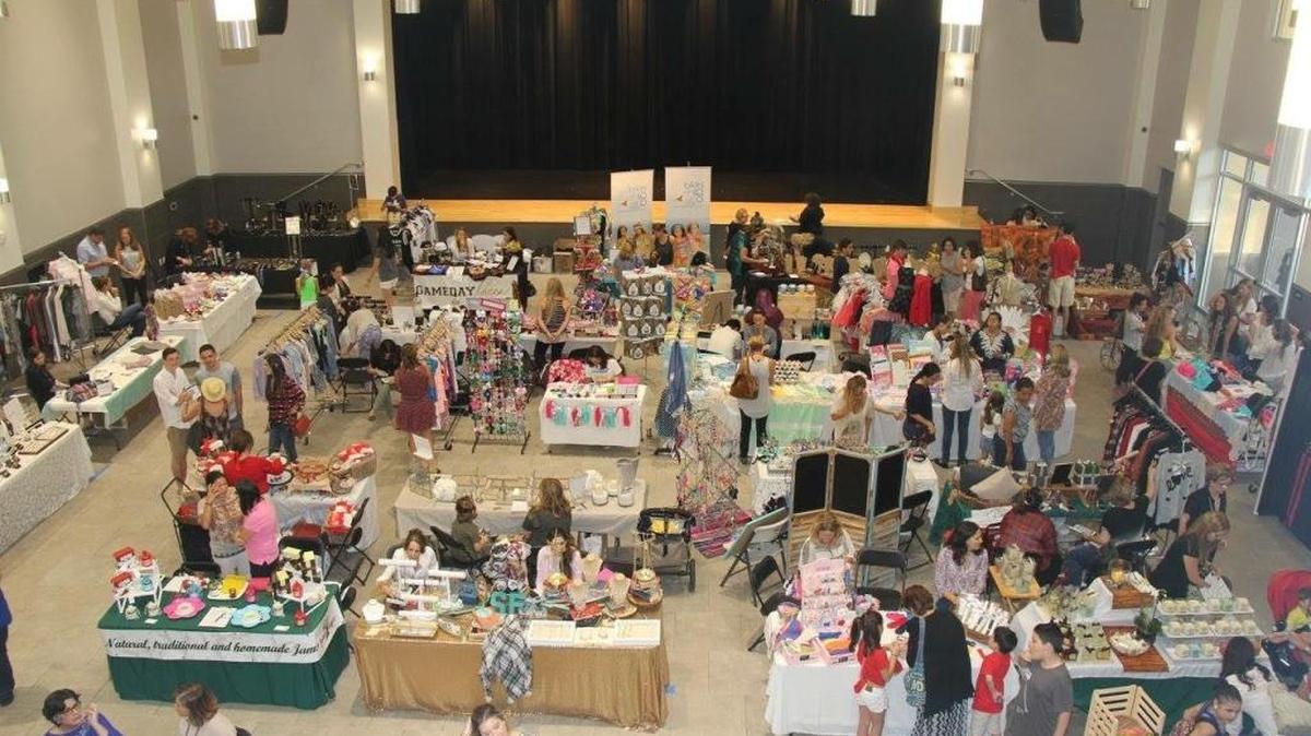 The 2016 Riviera Schools Annual Bulldogs Holiday Bazaar featured over 45 local vendors selling their wares on campus. This year, on Nov. 8, a portion of ticket sales will go toward the Alzheimer’s Foundation of America.