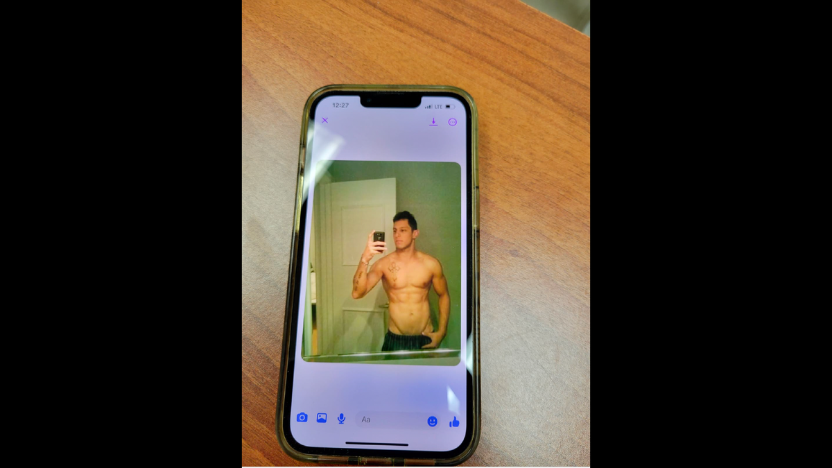 Imagen enviada por Óscar Olea a una de sus presuntas víctimas a través de Facebook Messenger.