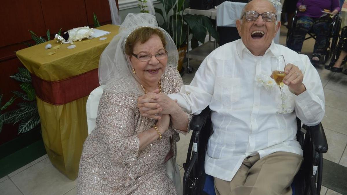 Maria Teresa Cobar, 80, and her groom, 95-year-old Carlos Victor Suarez.