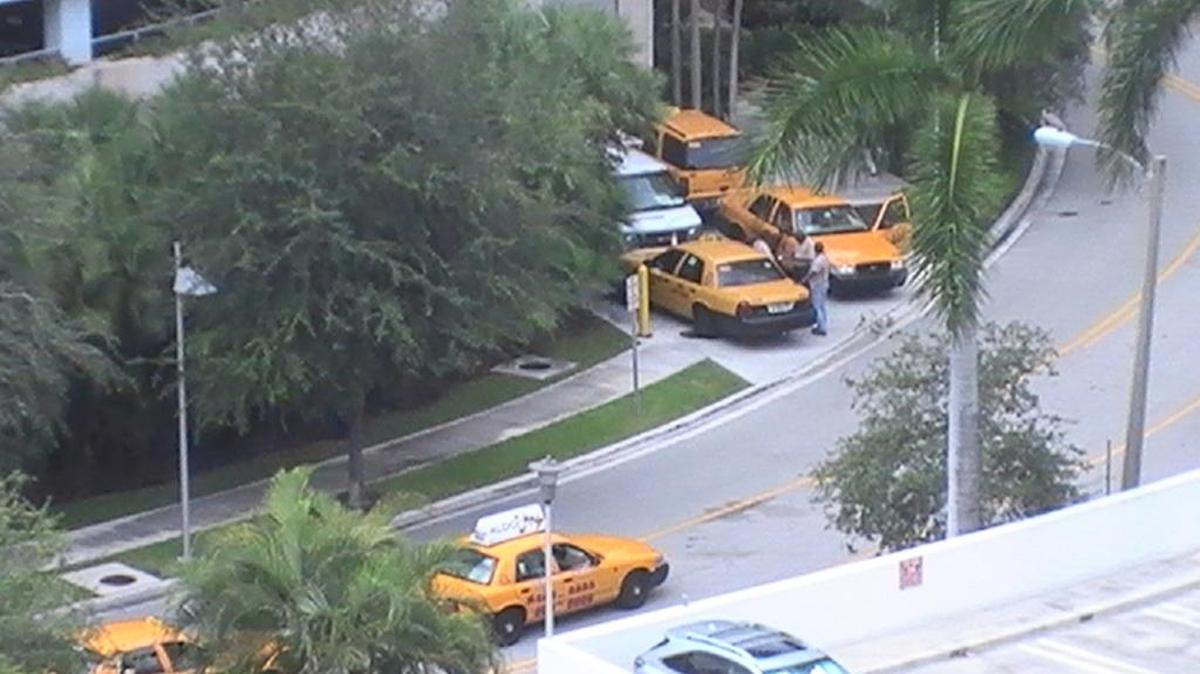 
Taxis stack up on a street behind the Four Seasons Hotel at 1435 Brickell Ave.
