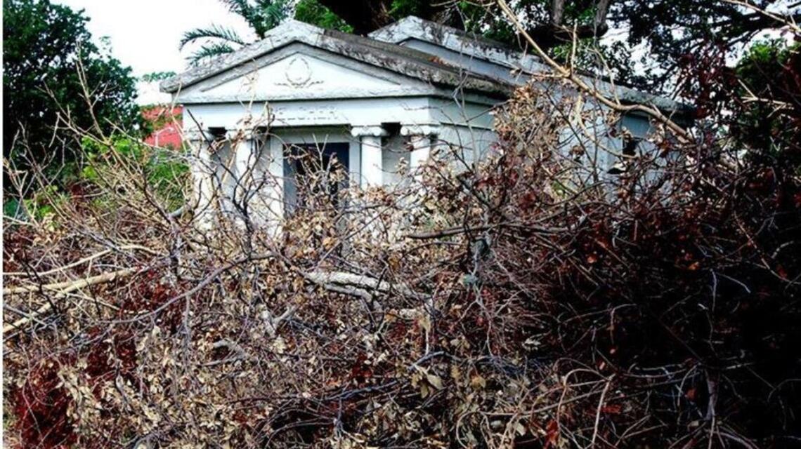 Miami’s forefathers — and mothers — need help cleaning up their graves